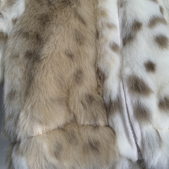 Baby & child restoration hardware faux fur coat size 12 month - Picture 2 of 4